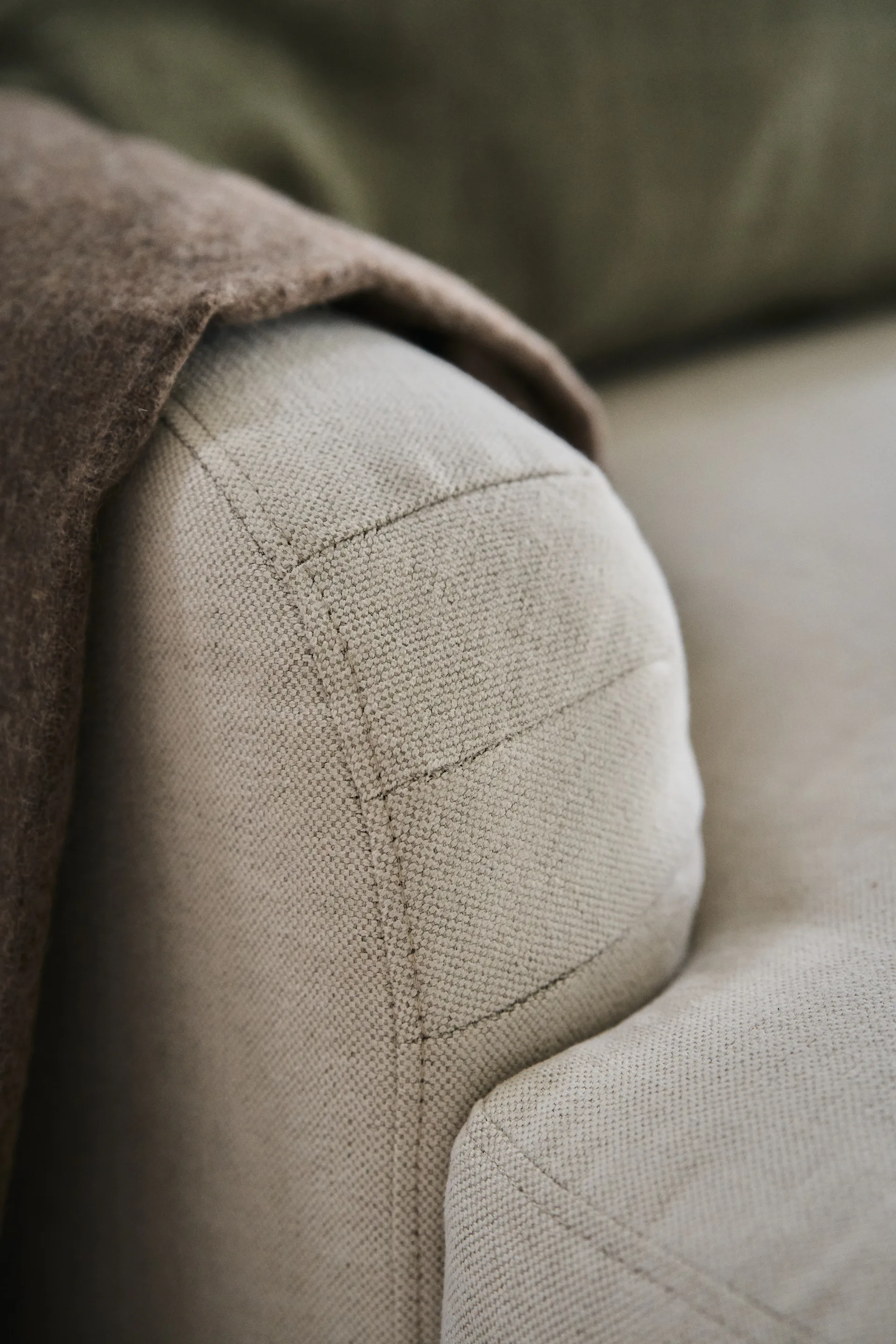 Lidnäs fåtölj, Caleido Beige 9600-vitoljad ek 1898
