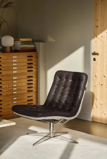 Loholm fåtölj med snurrfunktion - Mörkbrunt läder-Bern Beige 0341 - 1898