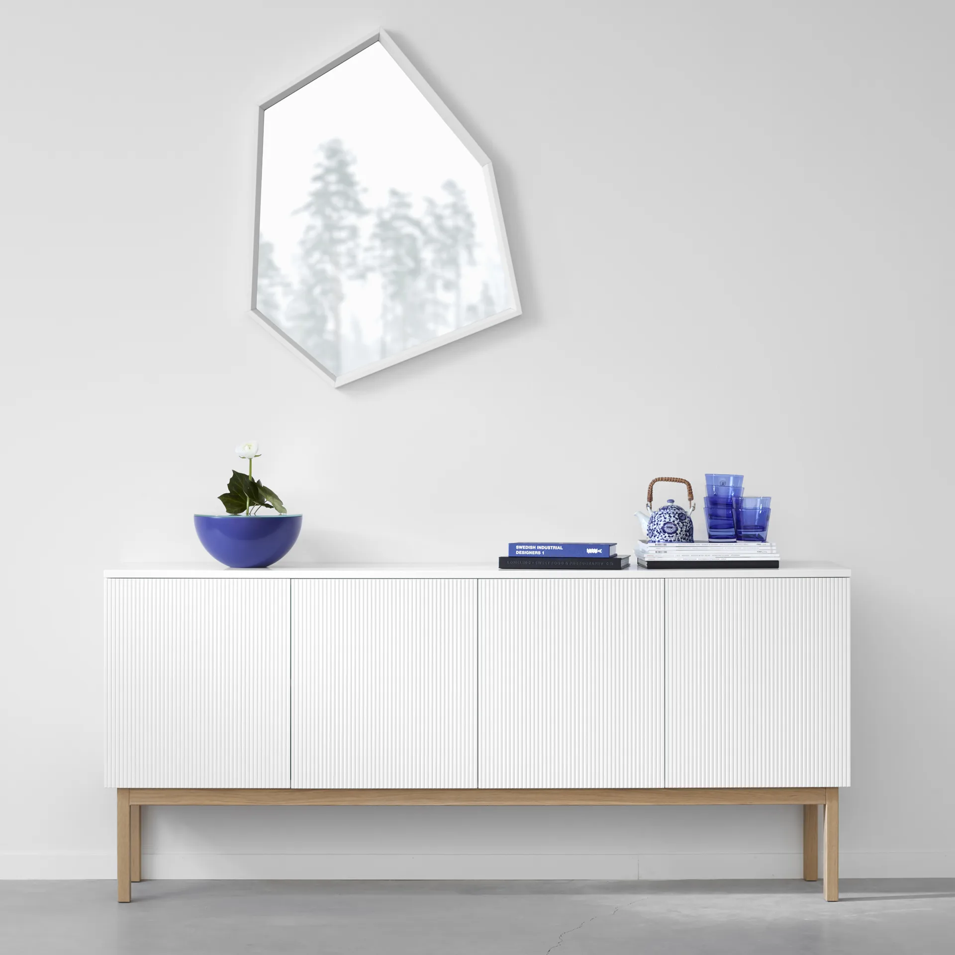 Beam sideboard, vit lack, stativ i oljad ek A2