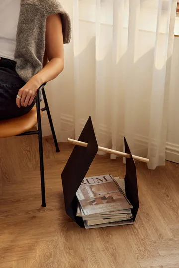 Edge tidningsställ - Black (svart) - Andersen Furniture