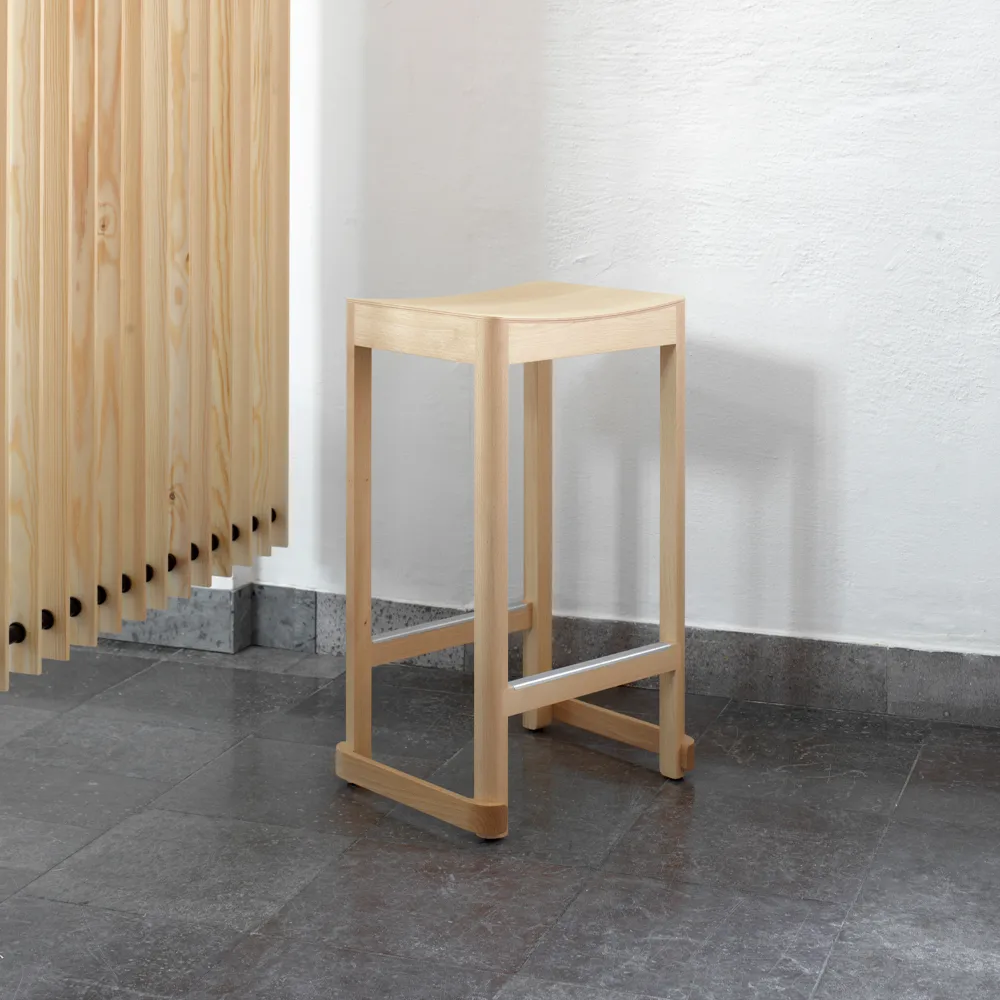 Atelier barpall, Svartlackerad björk-H65 cm Artek