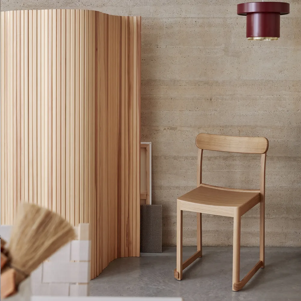 Atelier stol, Klarlackerad ek Artek