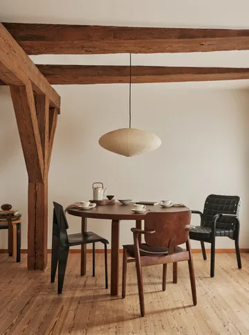 Domus stol - Valnötsbets - Artek