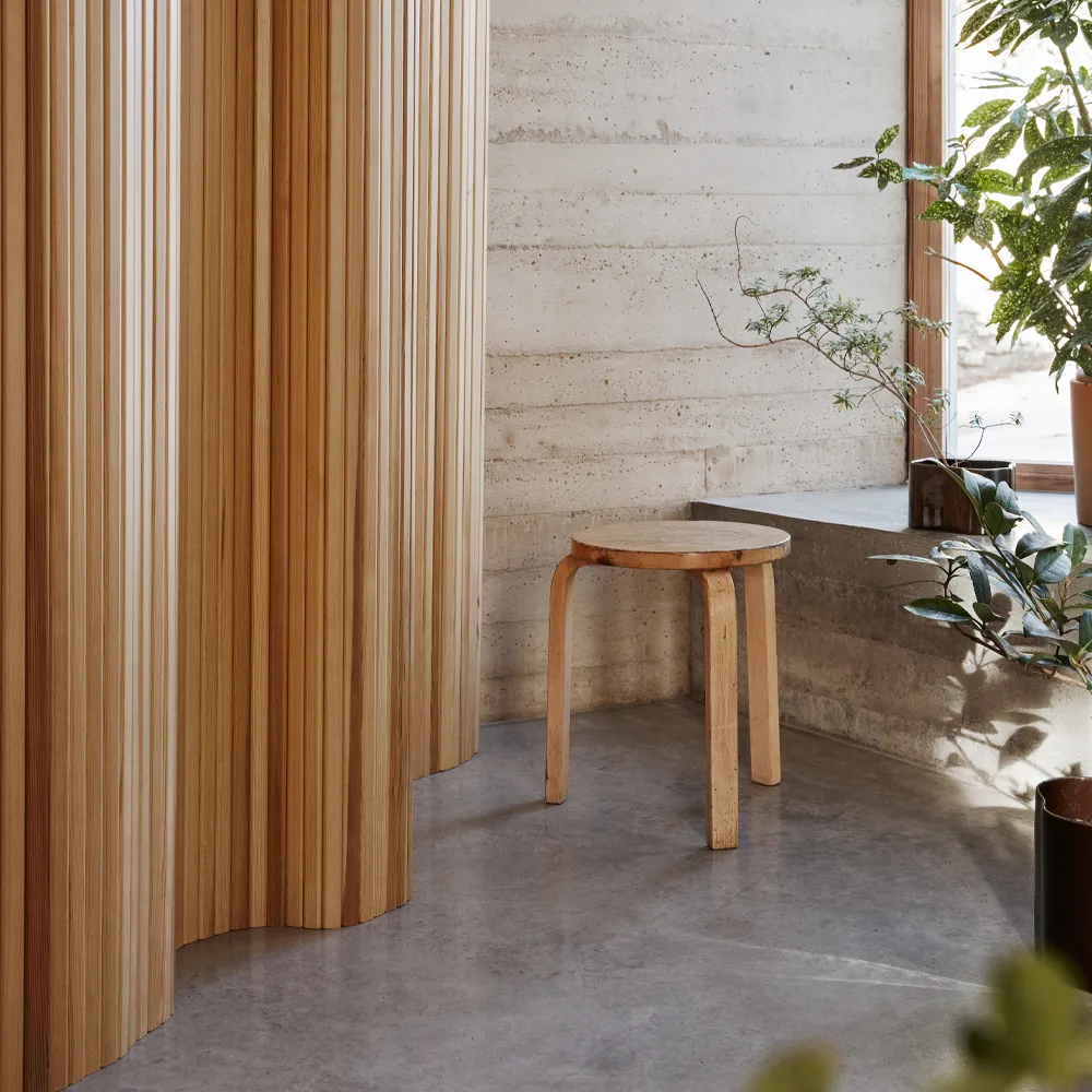 Stool 60 pall 3 st ben, Gul-Björk Artek