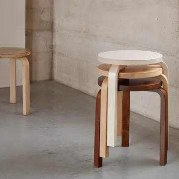 Stool 60 rund pall 3 st ben - Björk, Ø38x44 cm - Artek