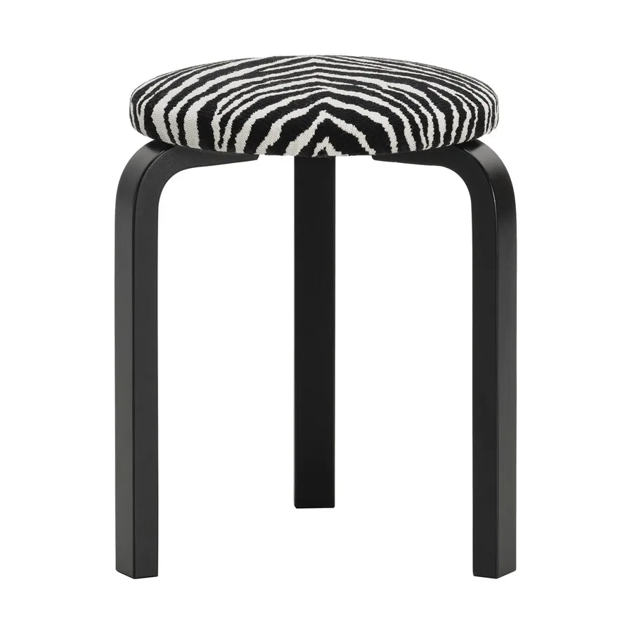 Stool 60 rund pall 3 st ben, Svartlackerad björk-tyg Zebra svart, Ø38x44 cm Artek