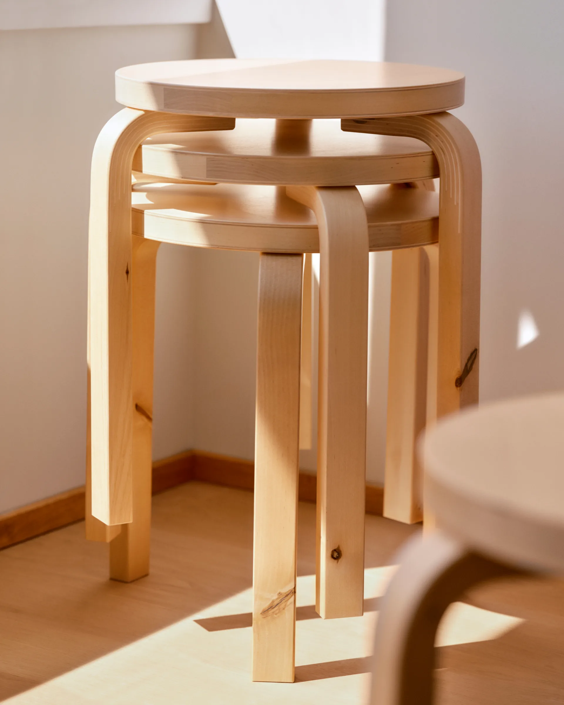 Stool 60 Villi rund pall jubileumsutgåva 90 år, Björk, Ø38x44 cm Artek