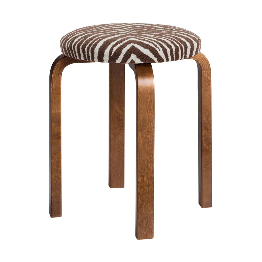 Stool E60 rund pall 4 st ben, Valnötsbetsad björk-tyg Zebra brun, Ø38x44 cm Artek