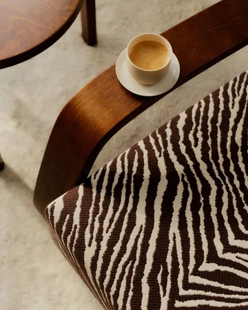 Tank 400 fåtölj - Honungsbetsad björk-tyg Zebra brun - Artek