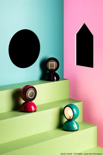 Eclisse x Squid Game bordslampa Special Edition - Guard pink - Artemide