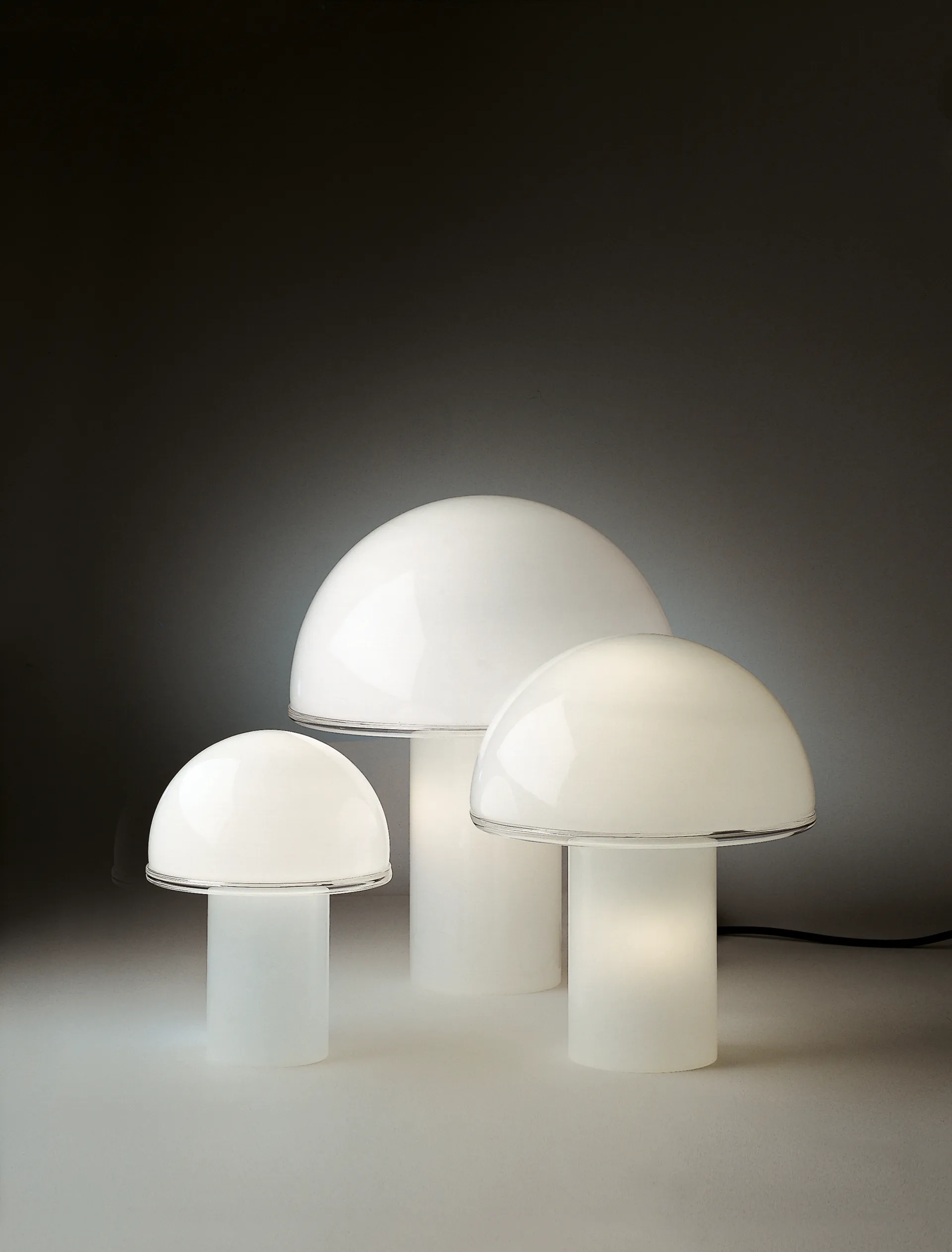 Onfale Grande bordslampa Ø36 cm, Opal vit Artemide