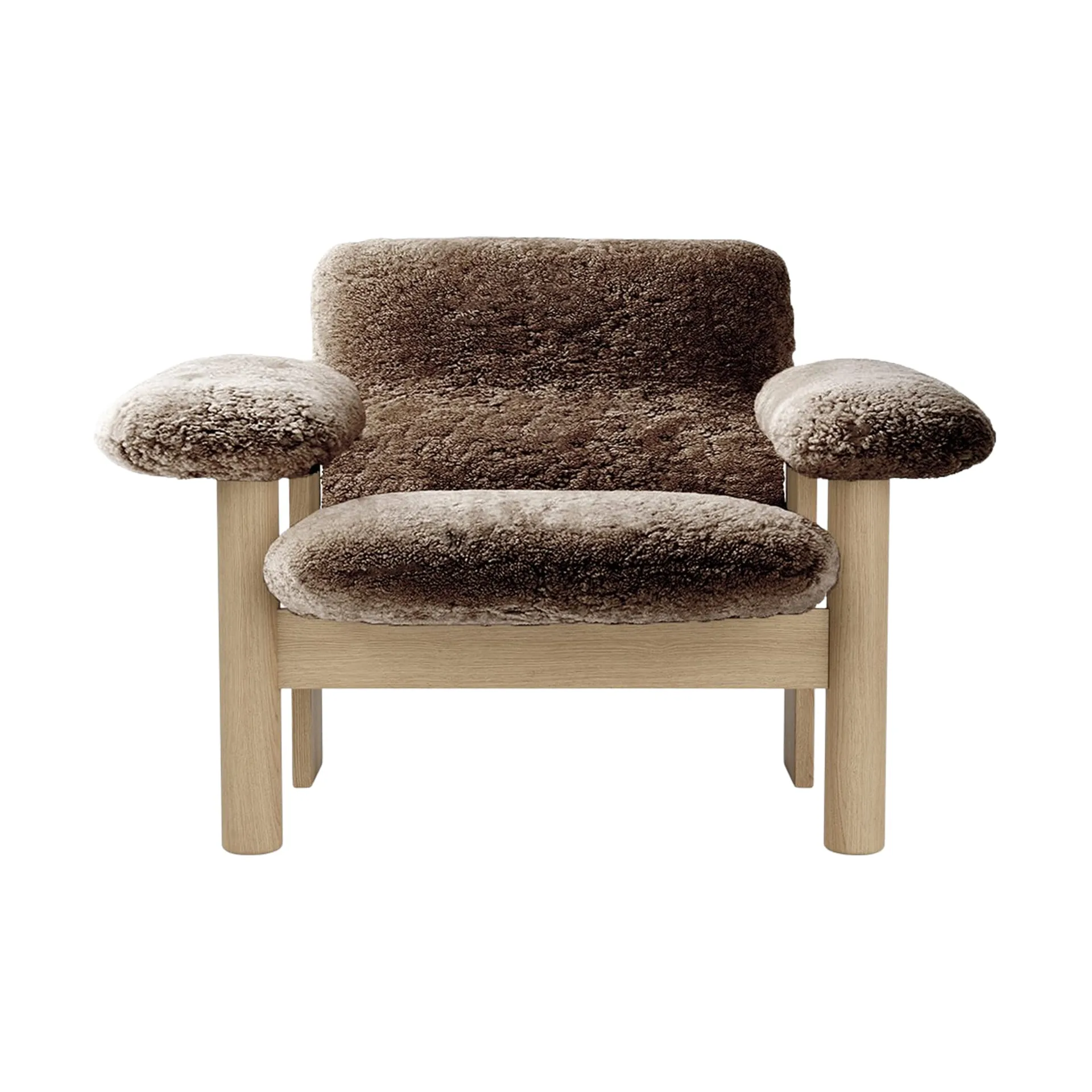 Brasilia fåtölj low back, Natural oak-Sahara sheepskin curly Audo Copenhagen