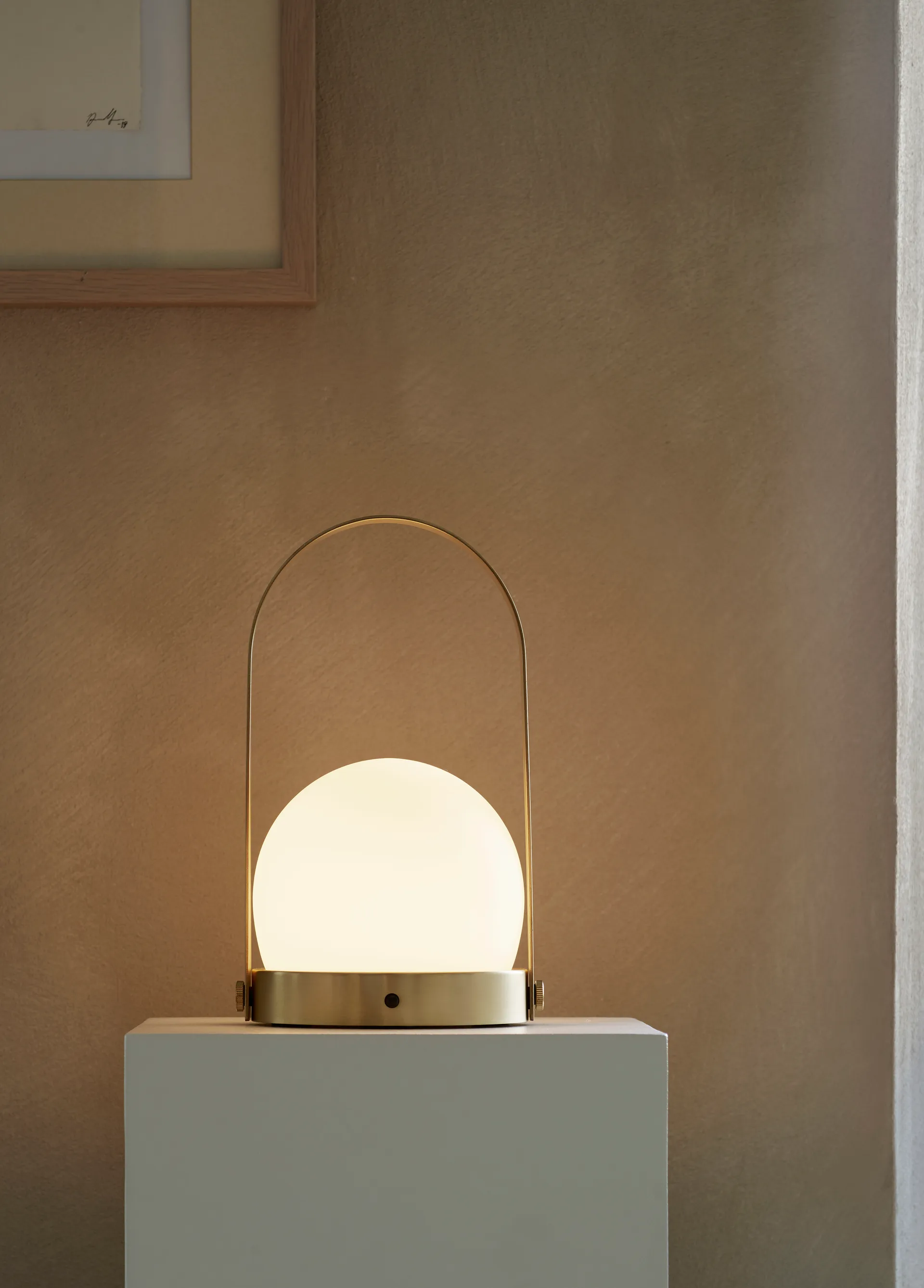 Carrie portabel bordslampa, borstad mässing Audo Copenhagen
