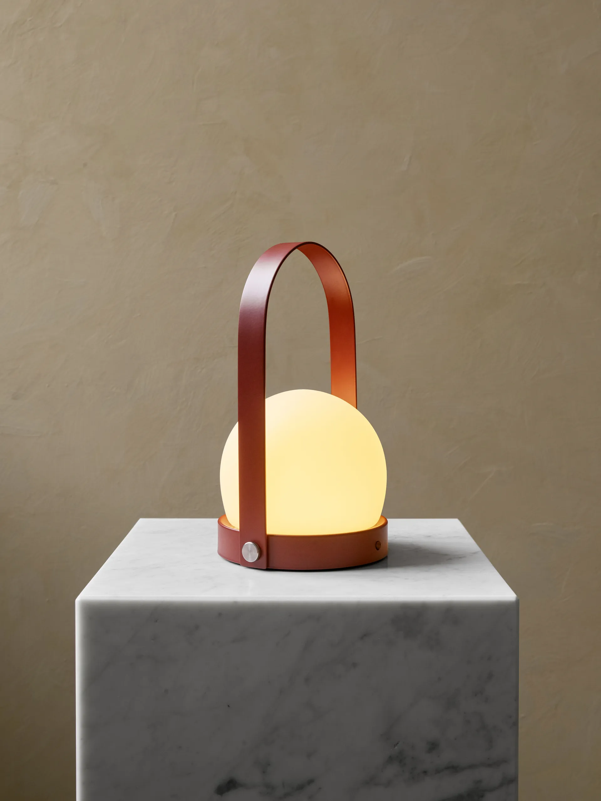 Carrie portabel bordslampa, Burned red Audo Copenhagen