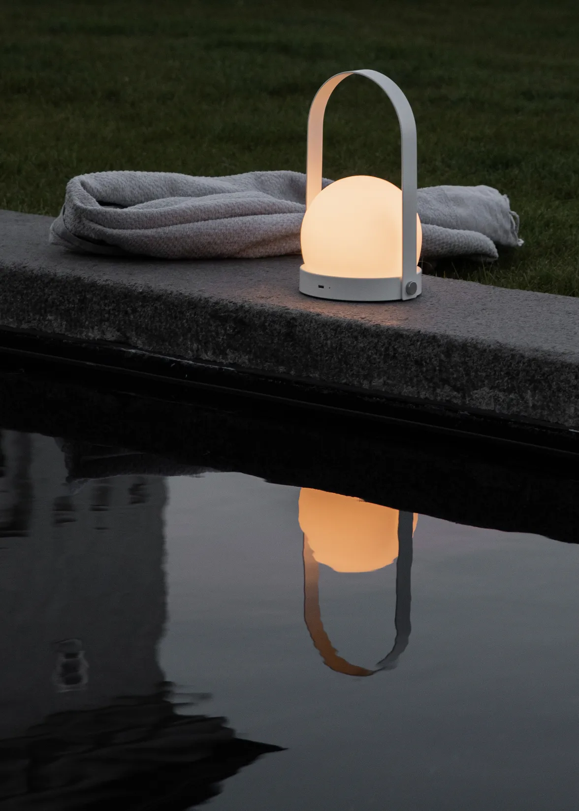 Carrie portabel bordslampa, White Audo Copenhagen