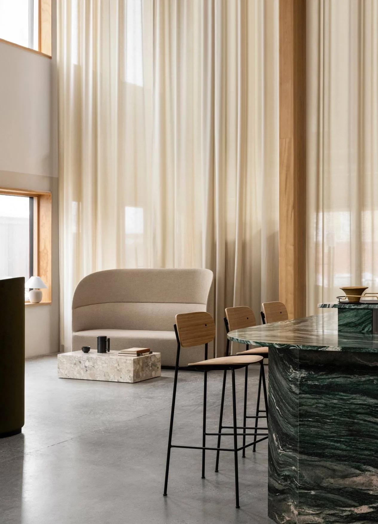 Co Bar Chair barstol, Mörkbetsad ek-kromat stål, 65 cm Audo Copenhagen
