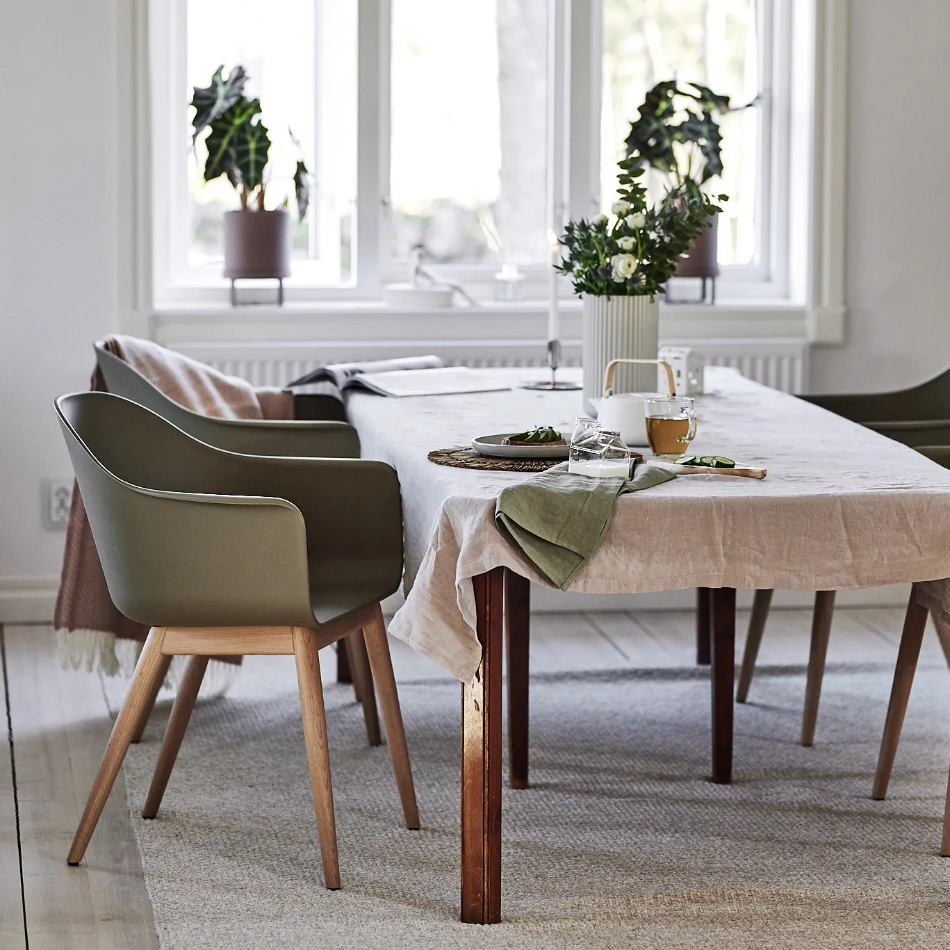 Harbour stol armstöd ekben, olive Audo Copenhagen