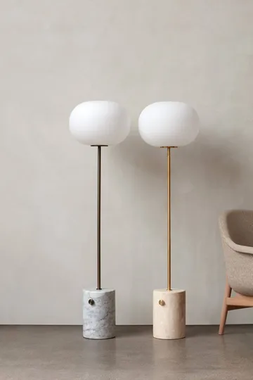 JWDA golvlampa - Carrara marmor-bronserad mässing, 130 cm - Audo Copenhagen