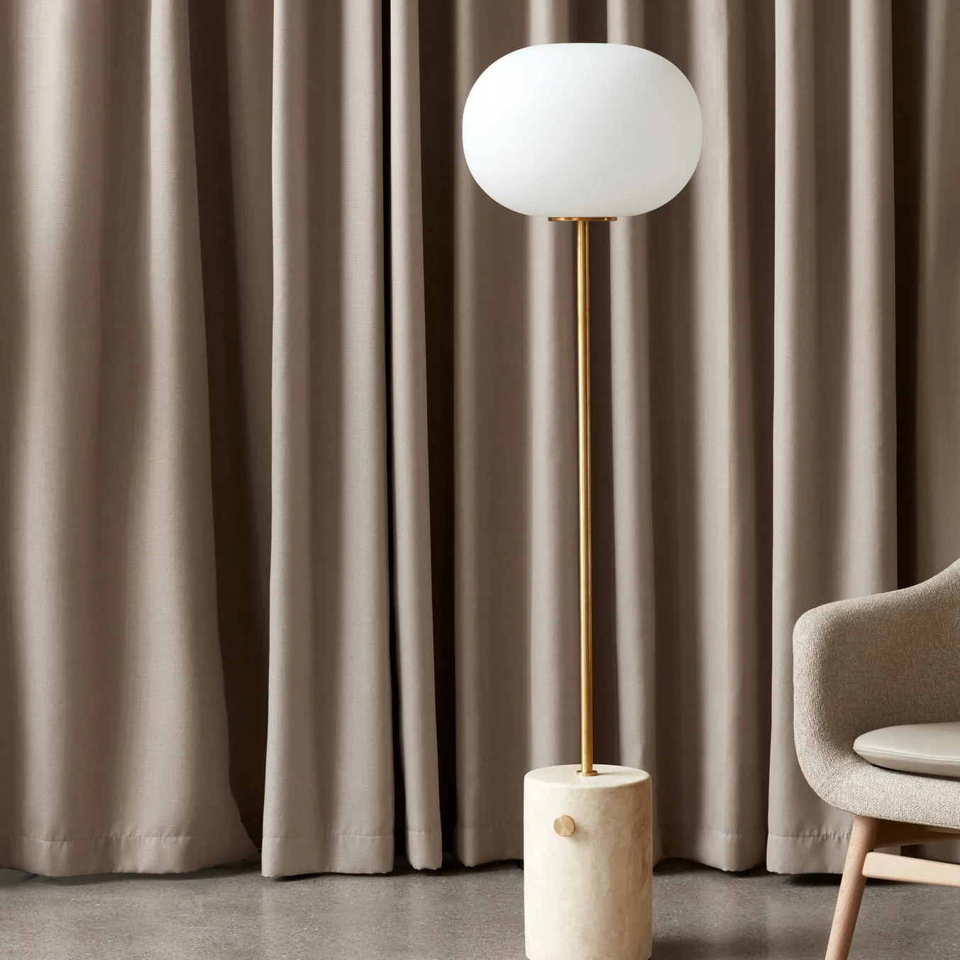 JWDA golvlampa, Travertin-mässing, 150 cm Audo Copenhagen