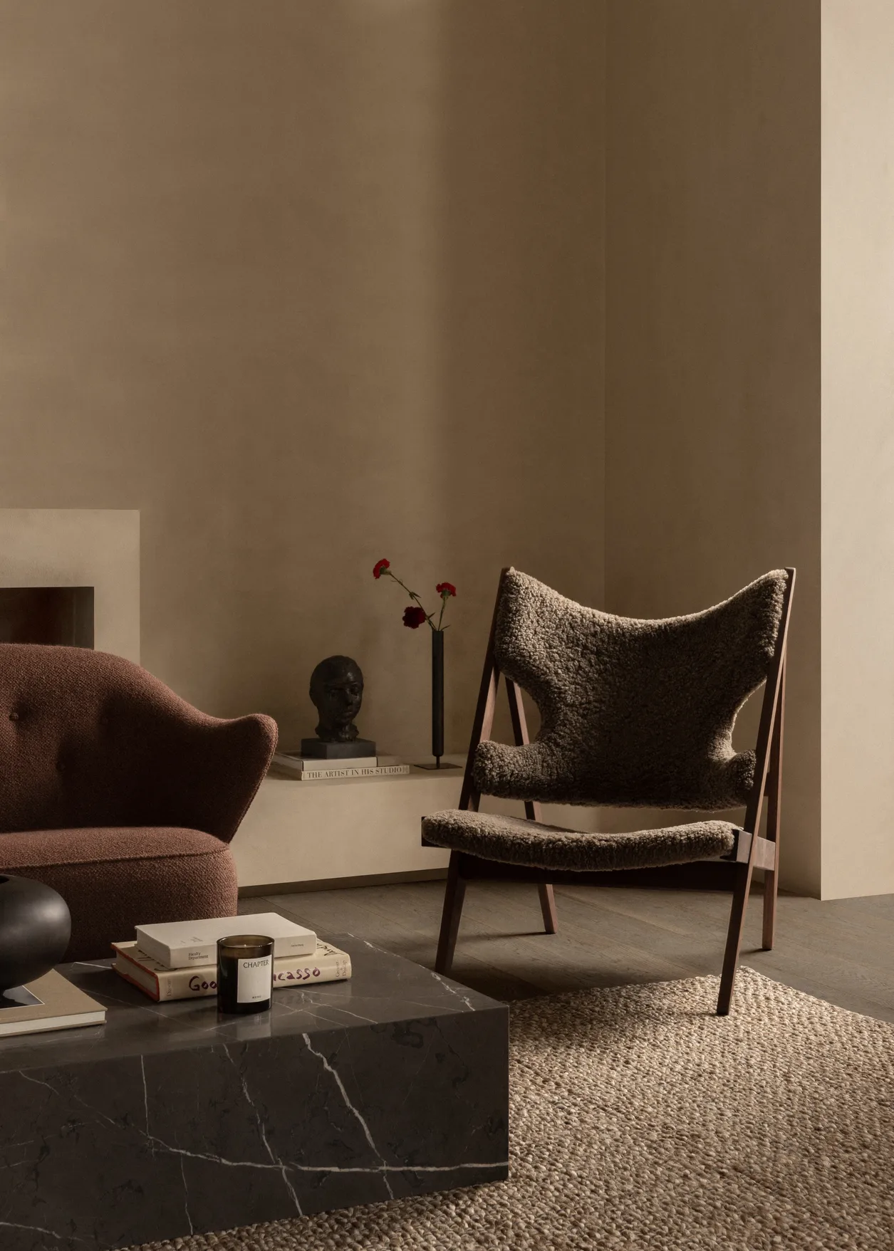 Knitting loungefåtölj, fårskinn sahara, stativ valnöt Audo Copenhagen