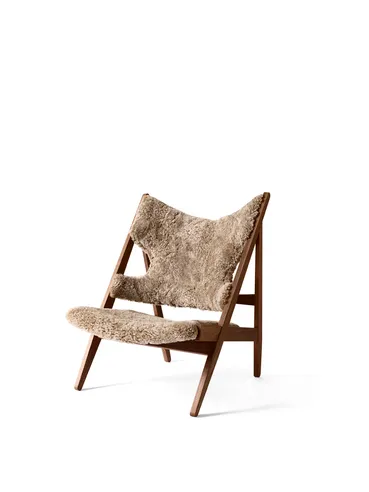 Knitting loungefåtölj, fårskinn sahara, stativ valnöt Audo Copenhagen
