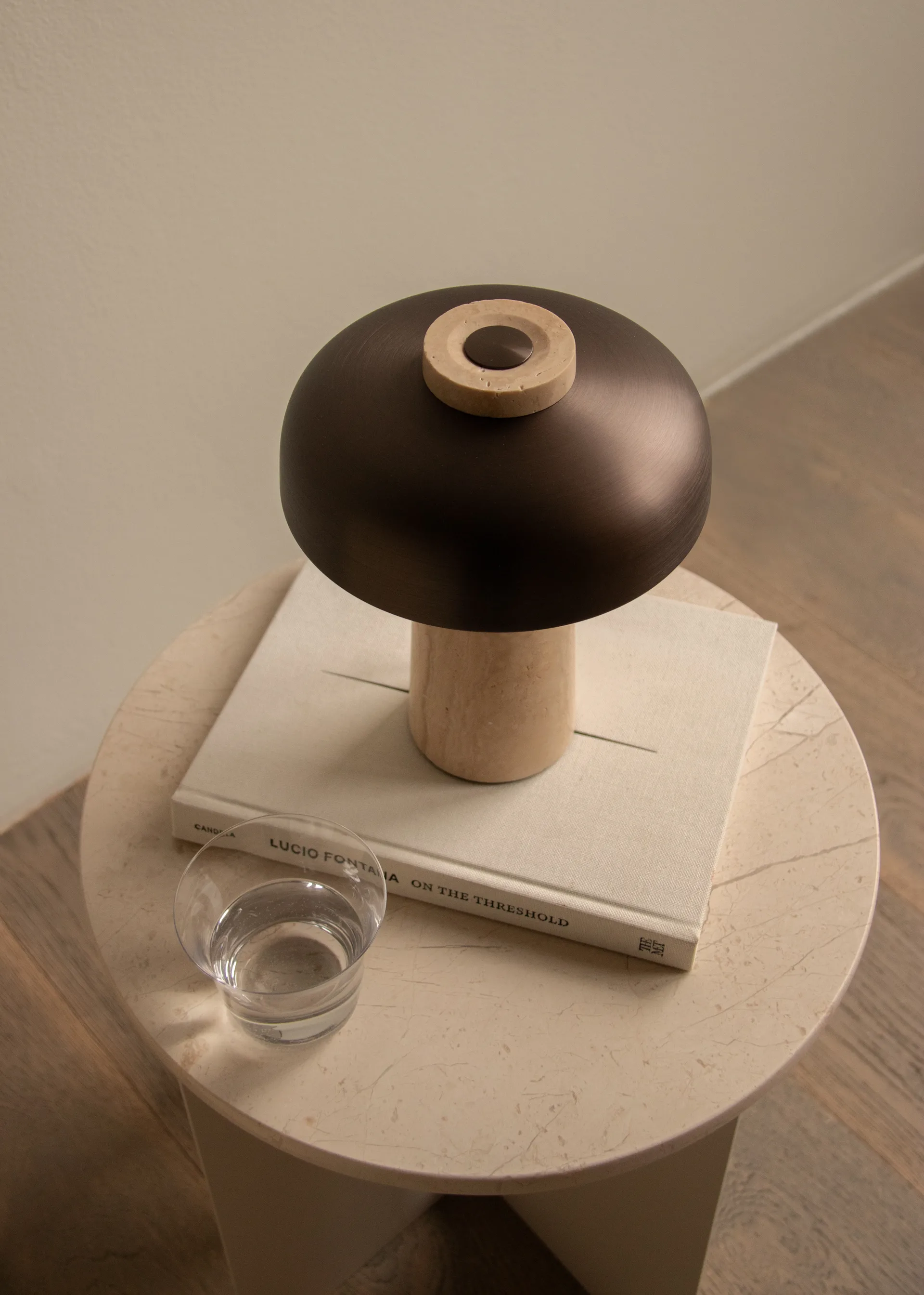 Reverse portabel bordslampa 24,5 cm, Travertine-bronzed aluminium Audo Copenhagen