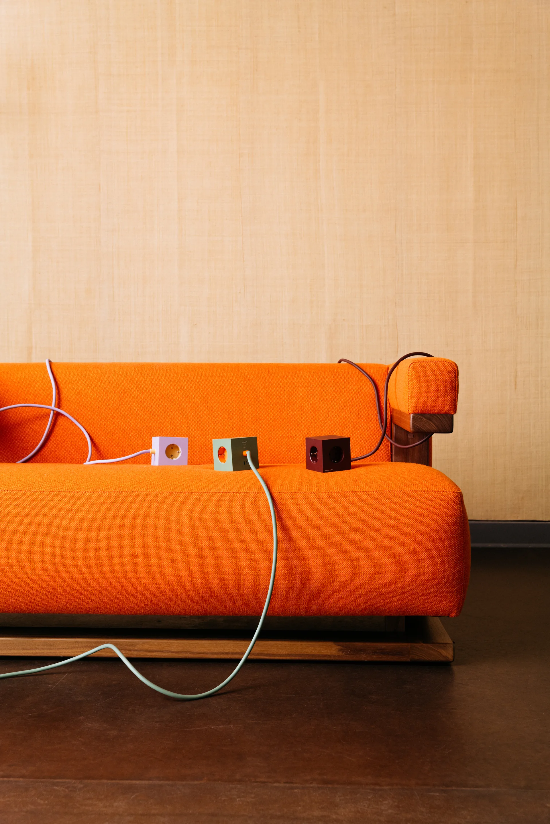 AVOLT x Bauhaus-Archiv Square 1 grenuttag USB-C, Lavender Glow Avolt
