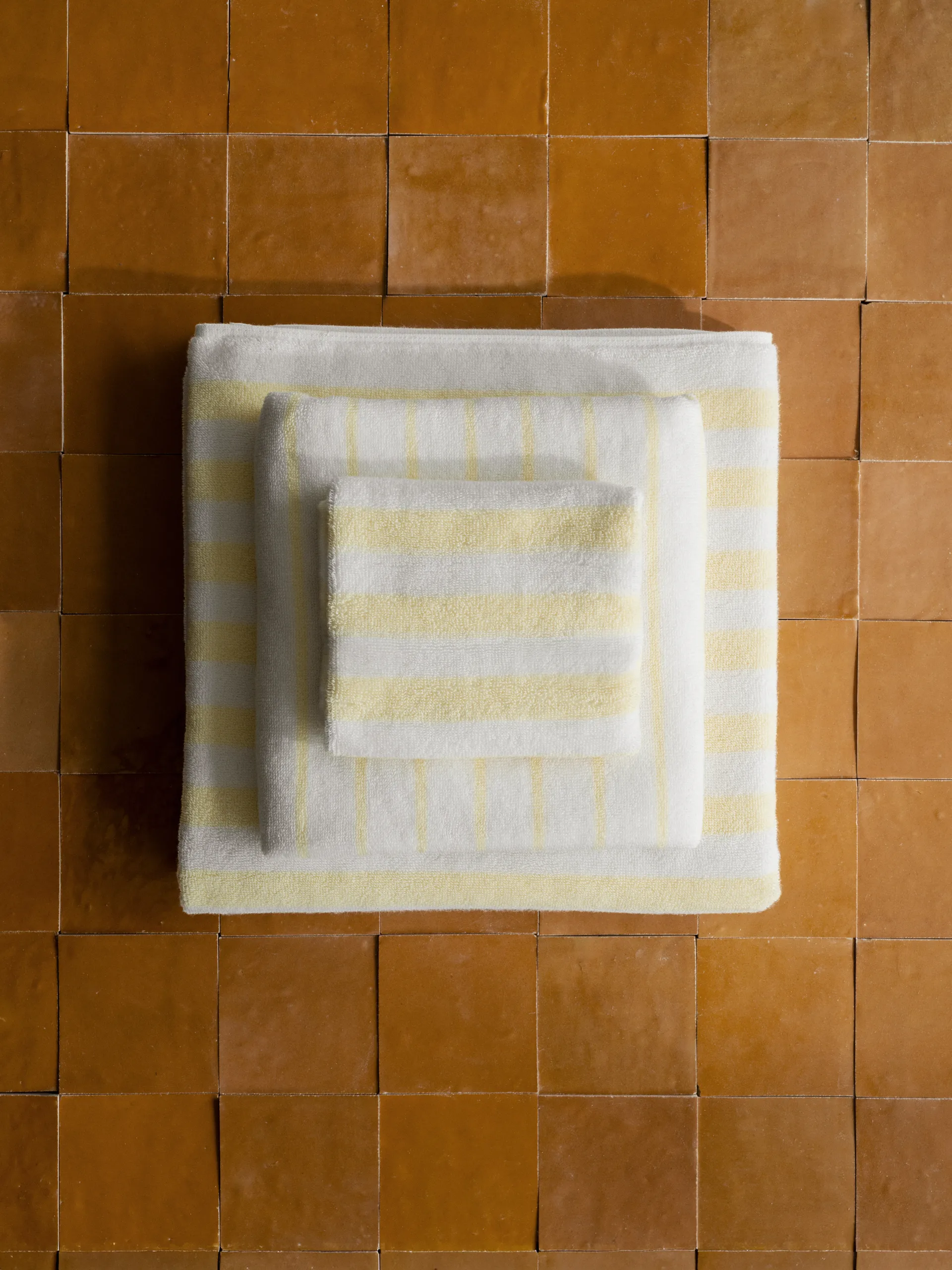 Arto handduk, White-transparent yellow, 70x140 cm blomus