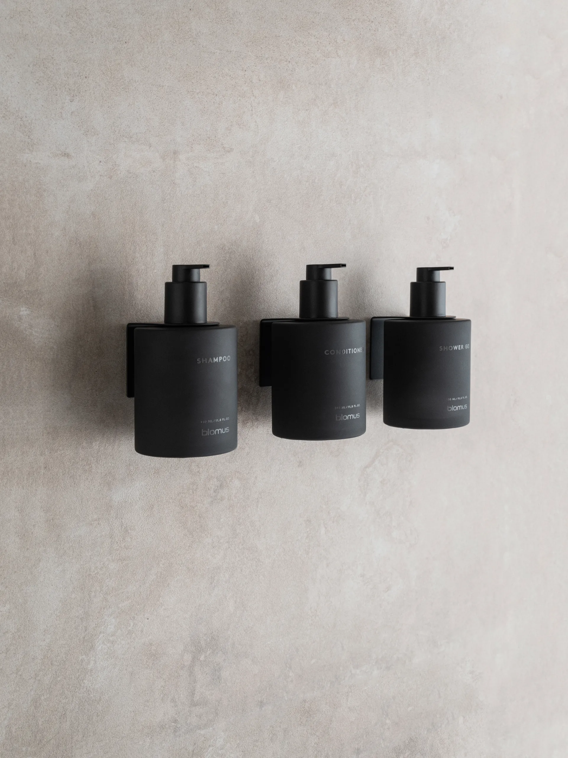 Kirei glasflaskor inkl vägghållare 3-pack, Smoke, monteras med skruv blomus