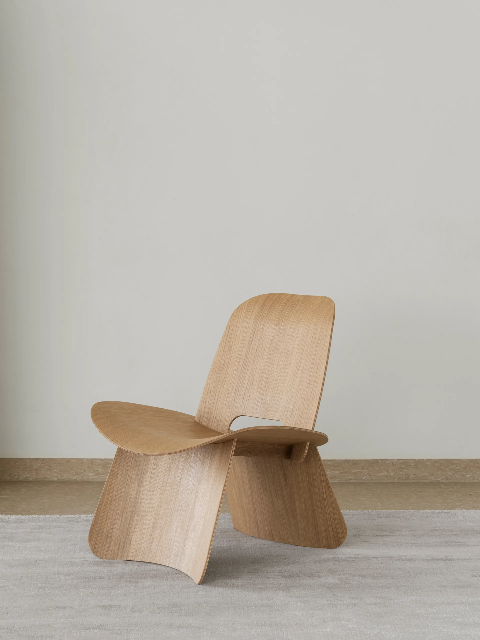 Nagomi stol, Oljad plywood blomus