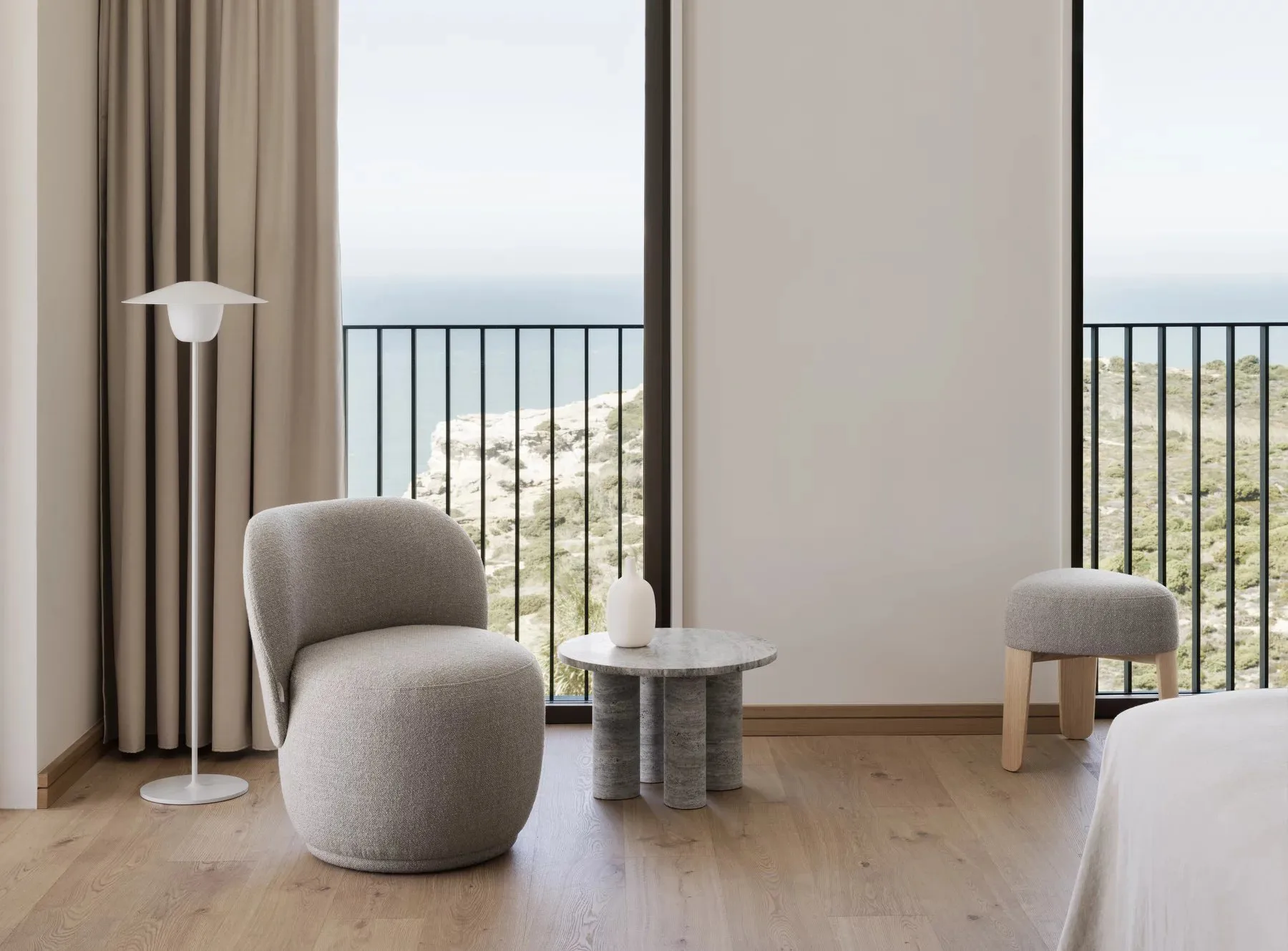 Volos sidobord S Ø52 cm, Silver Travertine blomus