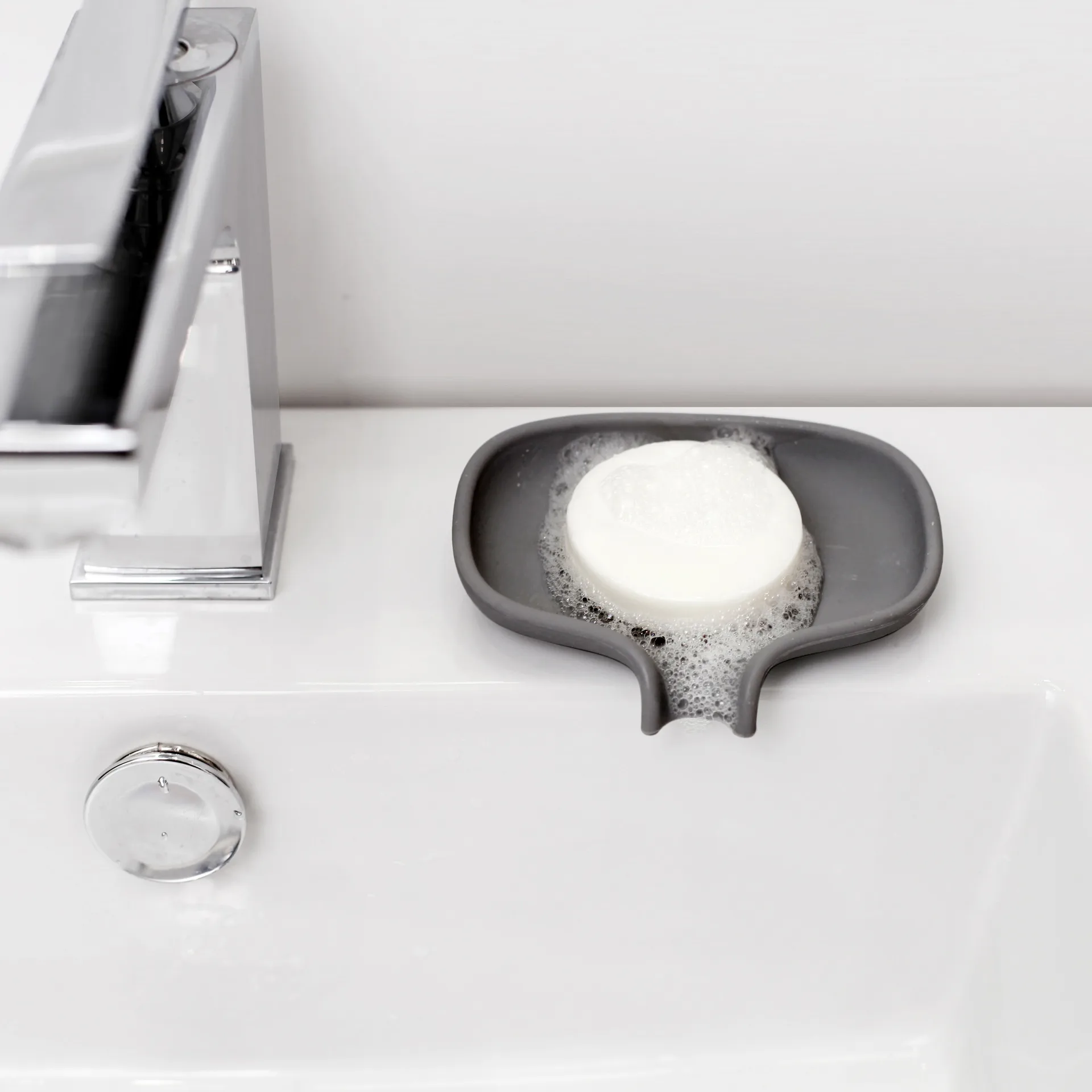 Soap Saver Flow tvålfat med avrinningspip small, Grafitgrå Bosign