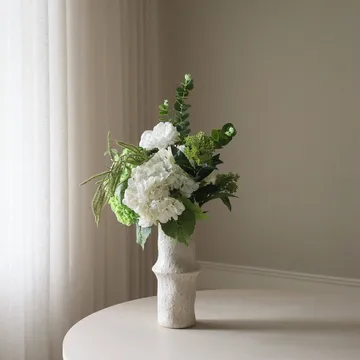 Smashed Avocado konstgjord bukett - Hortensia-pion-amarant-skimmiabär-eukalyptus 12 st - Botané