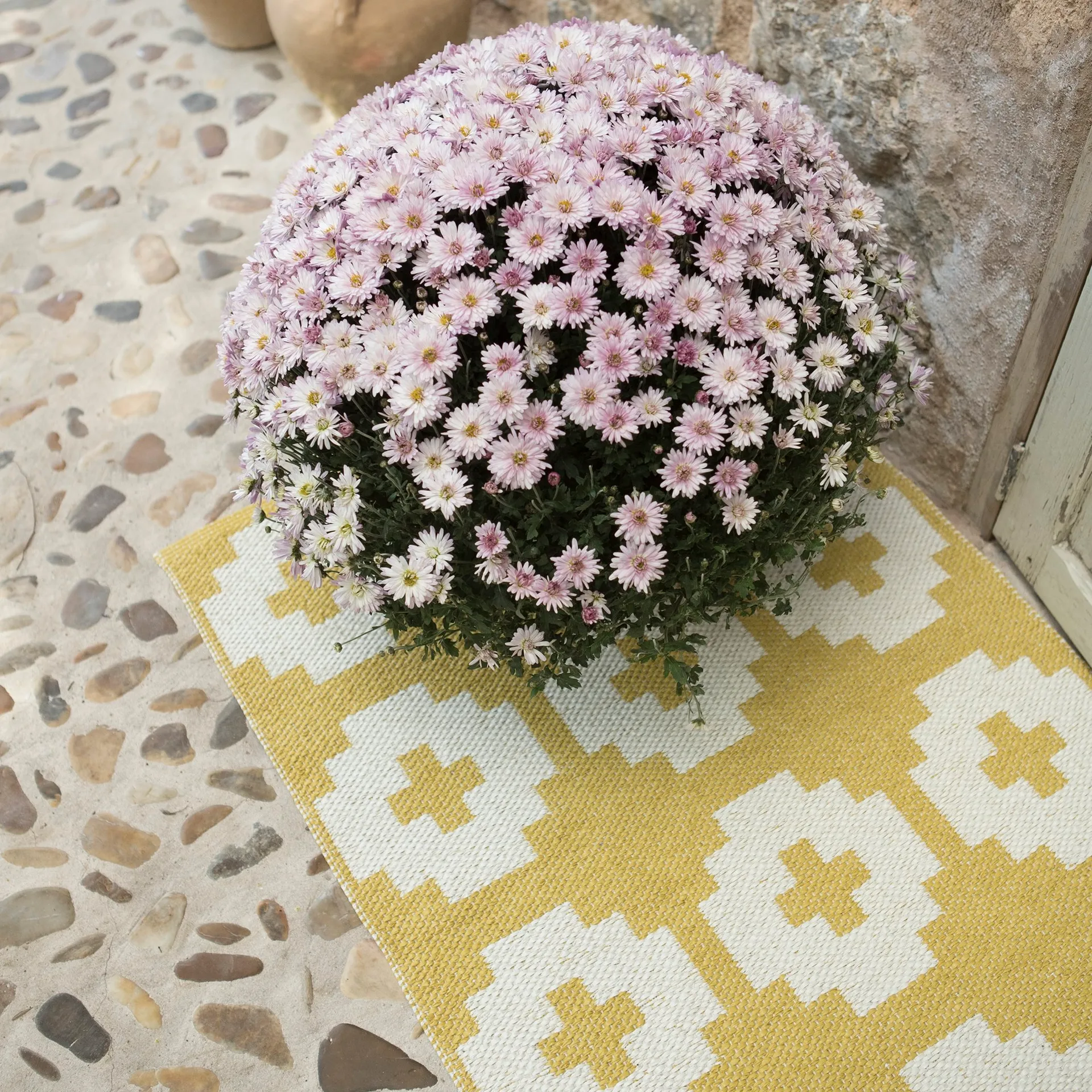 Flower matta sun (gul), 70x100 cm Brita Sweden