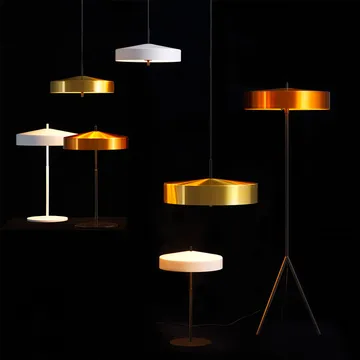 Cymbal bordslampa - röd matt, svart sladd - Bsweden