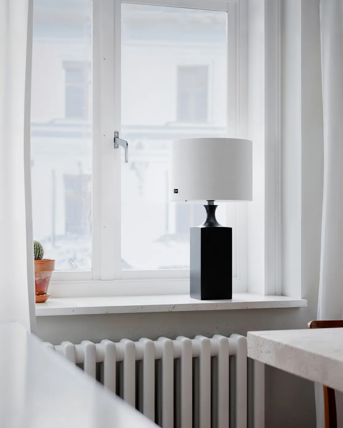 Woody bordslampa 56 cm, Svart-vit By Rydéns