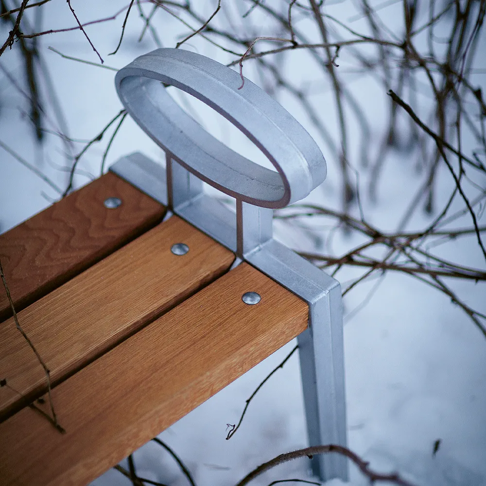 Skillinge bänk, Ek olja, rå aluminiumstativ Byarums bruk