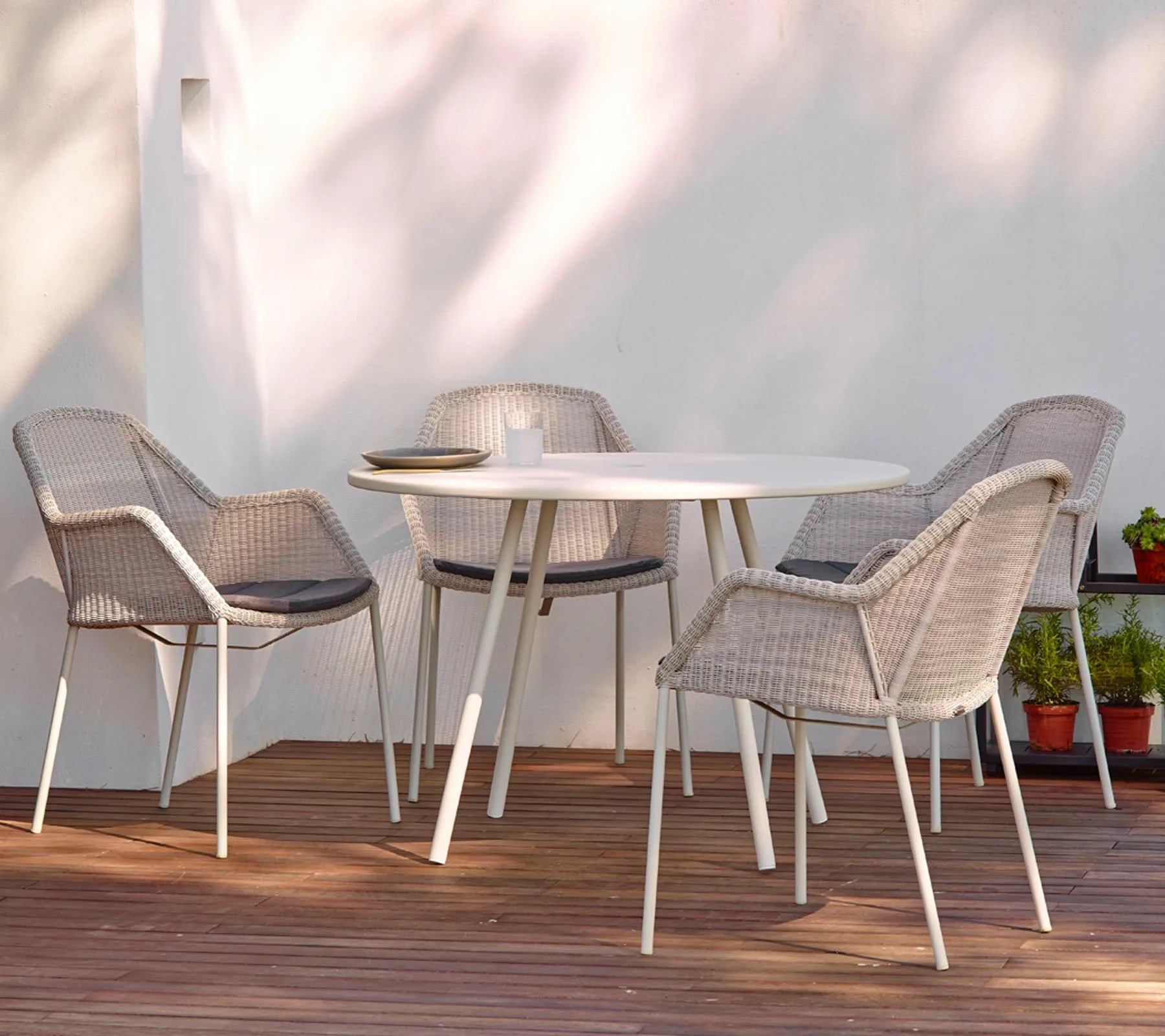 Breeze stapelbar karmstol weave, Taupe Cane-line