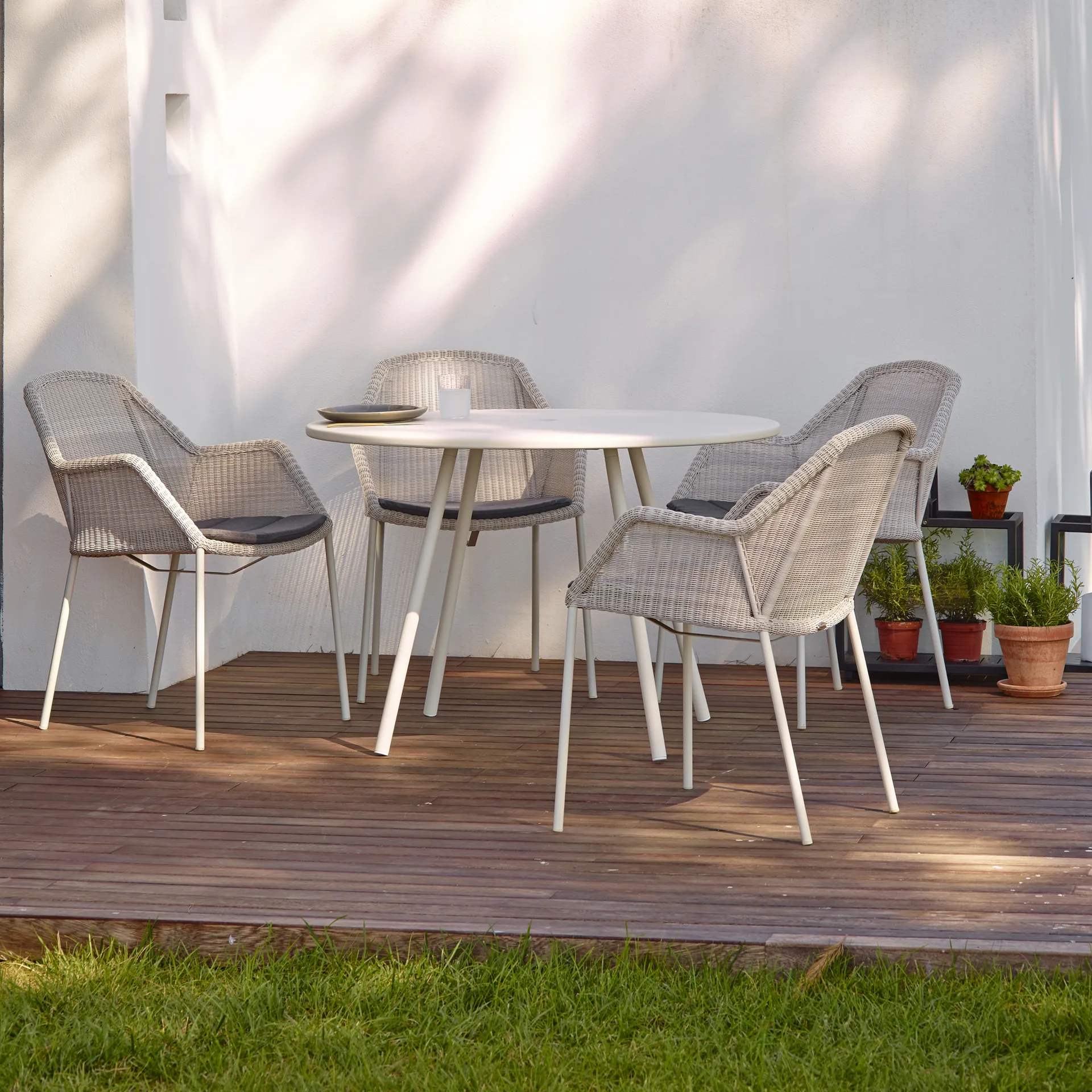 Breeze stapelbar karmstol weave, White grey Cane-line