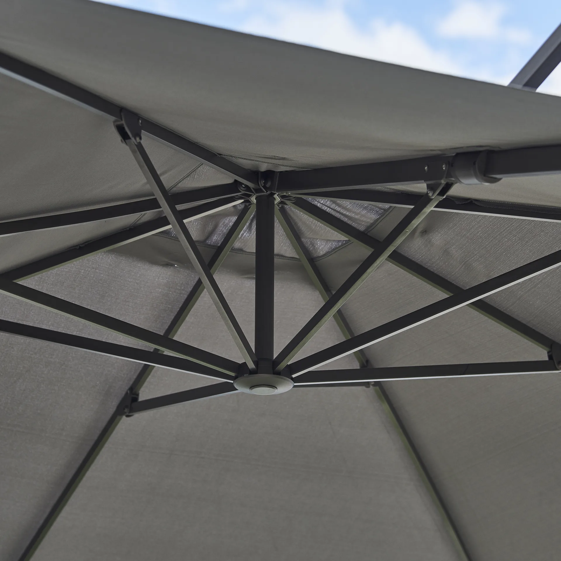Hyde Luxe Tilt parasoll 300x300 cm, Anthracite Cane-line
