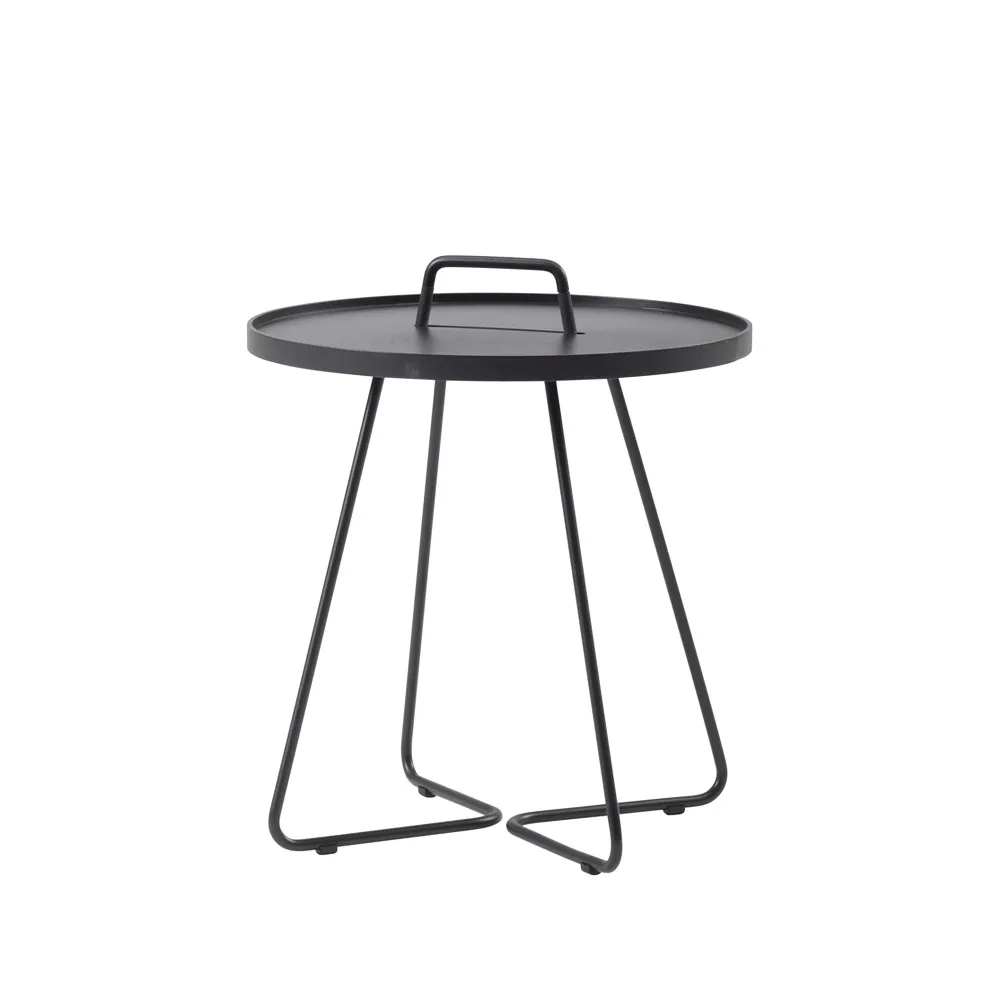 On the move bord Ø44 cm, Black Cane-line