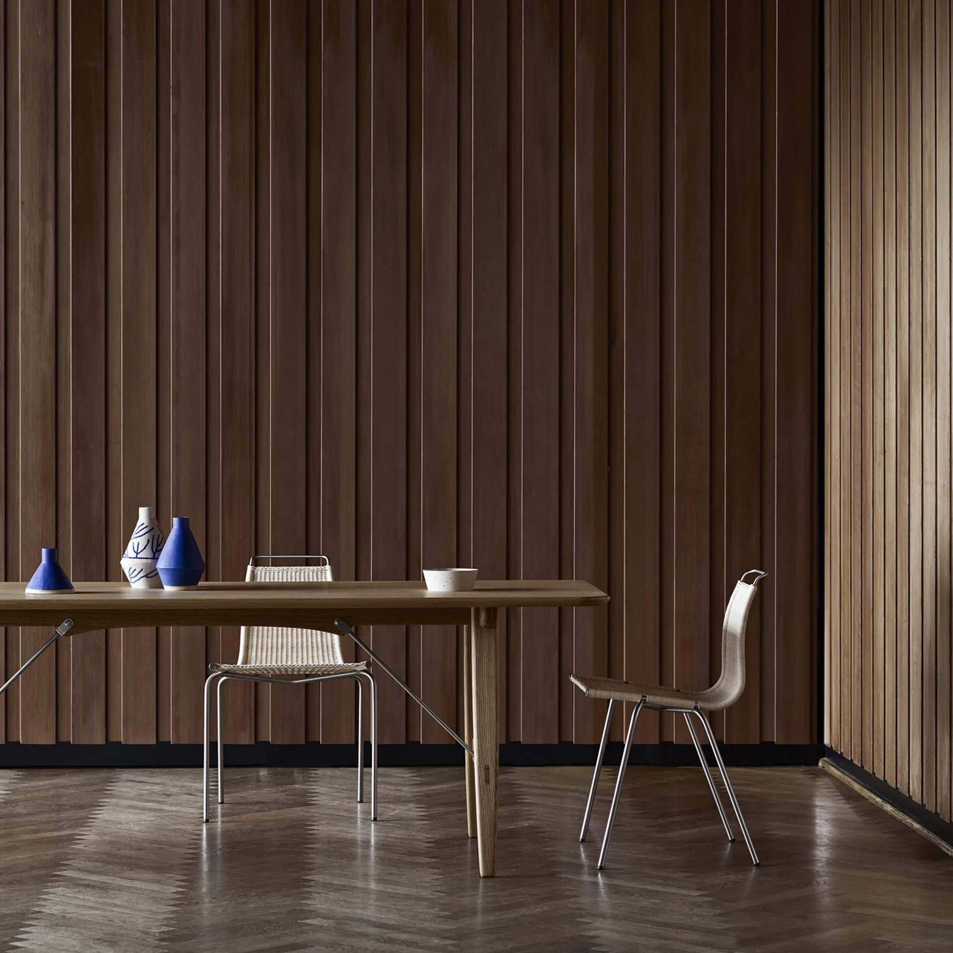 BM1160 Hunting Table matbord, Klarlackad valnöt-mässing Carl Hansen & Søn