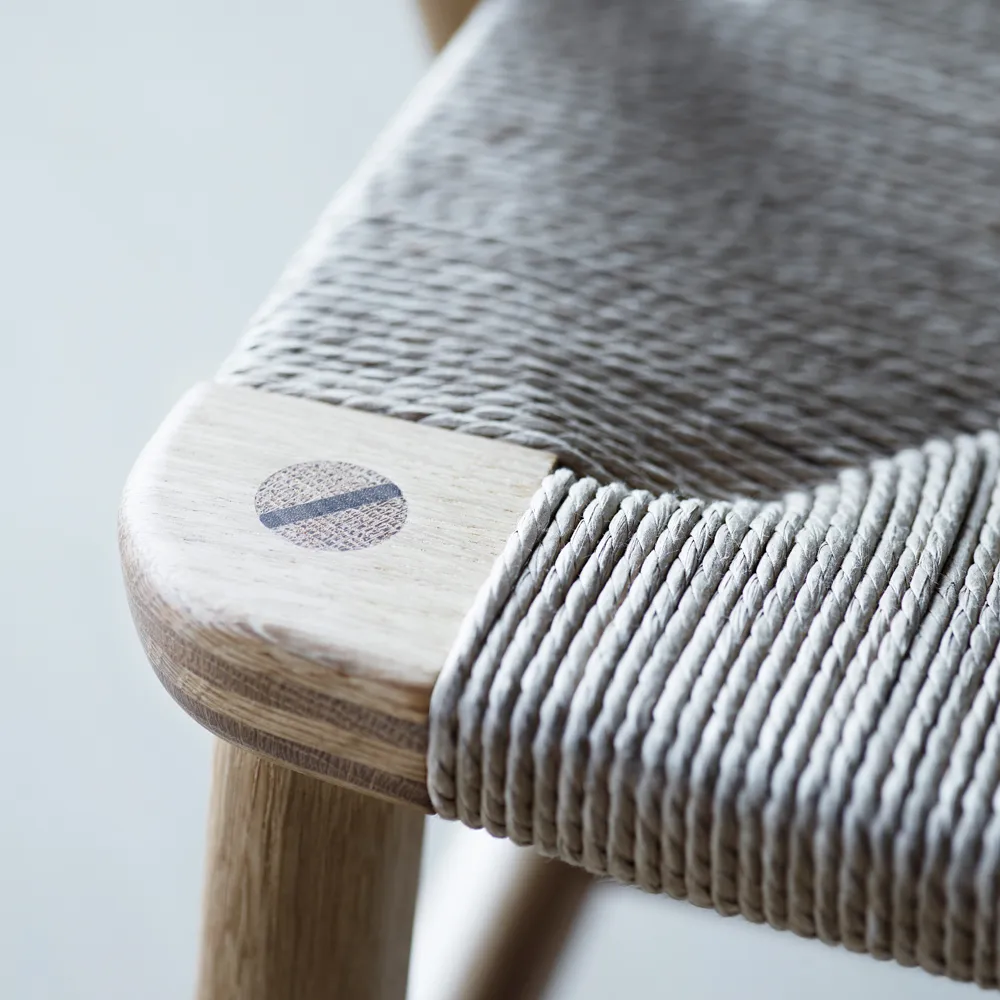 CH22 fåtölj, Klarlack ek-valnöt-svart Carl Hansen & Søn