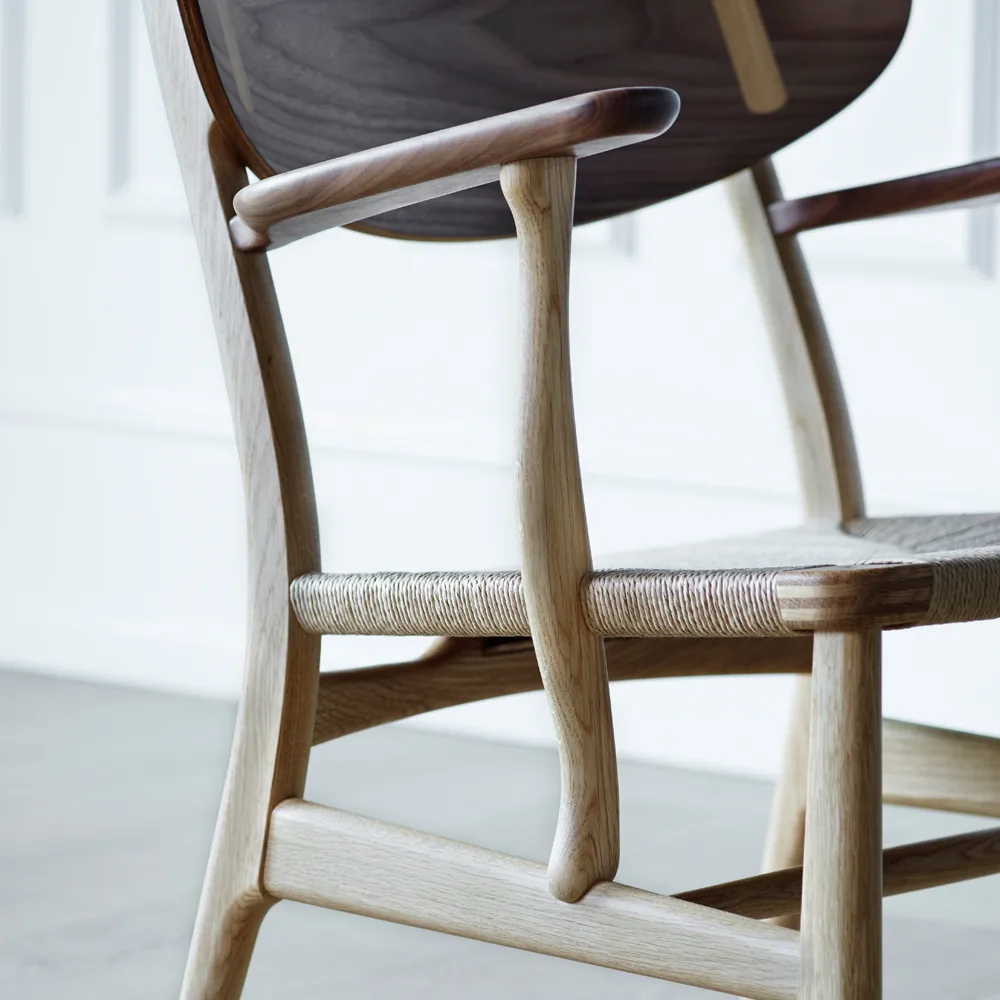 CH22 fåtölj, Oljad valnöt-naturflätad Carl Hansen & Søn