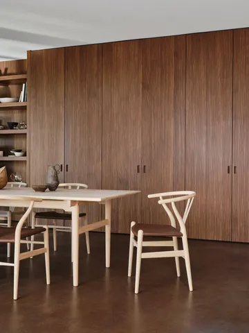 CH24P Y-stol - Läder Loke 7060-såpad ek - Carl Hansen & Søn