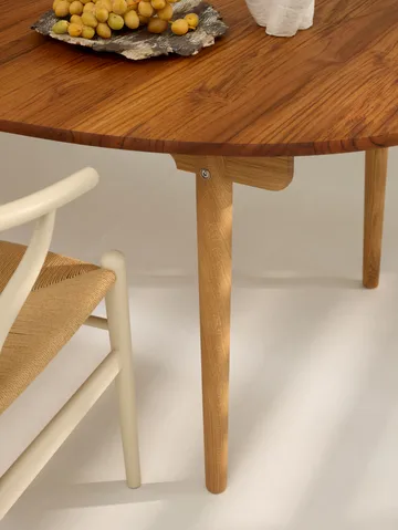 CH338 matbord + 1 ilägg Special Edition - Teak-ek - Carl Hansen & Søn