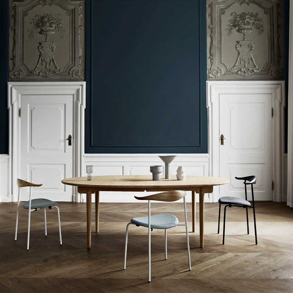 CH338 matbord med plats för 2 ilägg, Oljad valnöt Carl Hansen & Søn