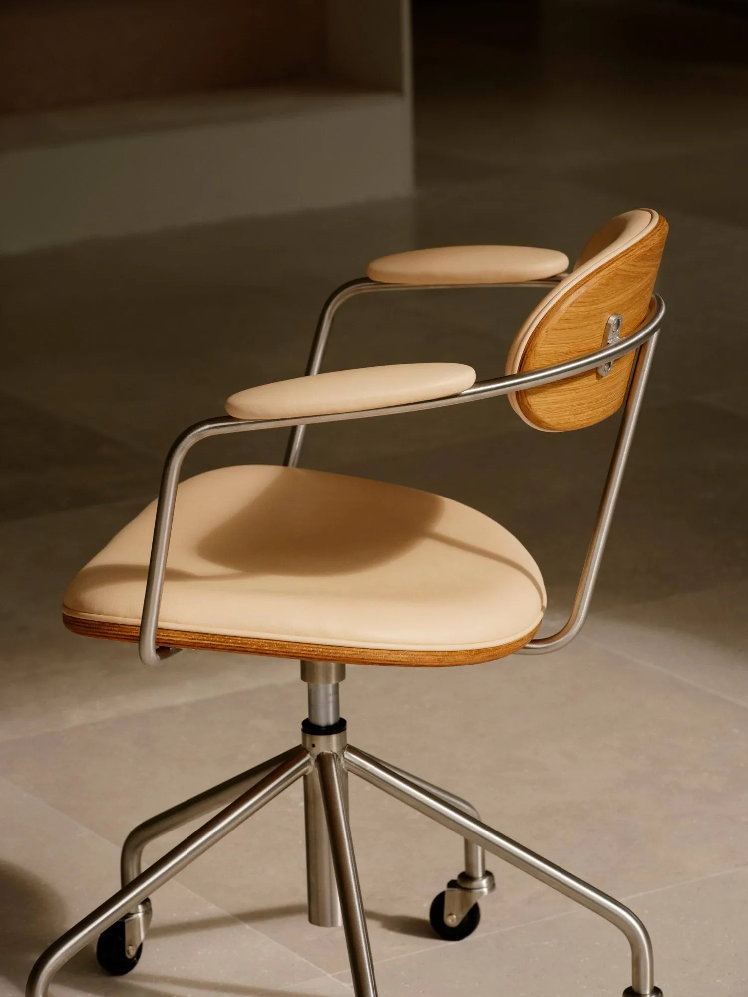 CH621 Swivel Chair, Läder Sif 90 beige-oljad ek Carl Hansen & Søn