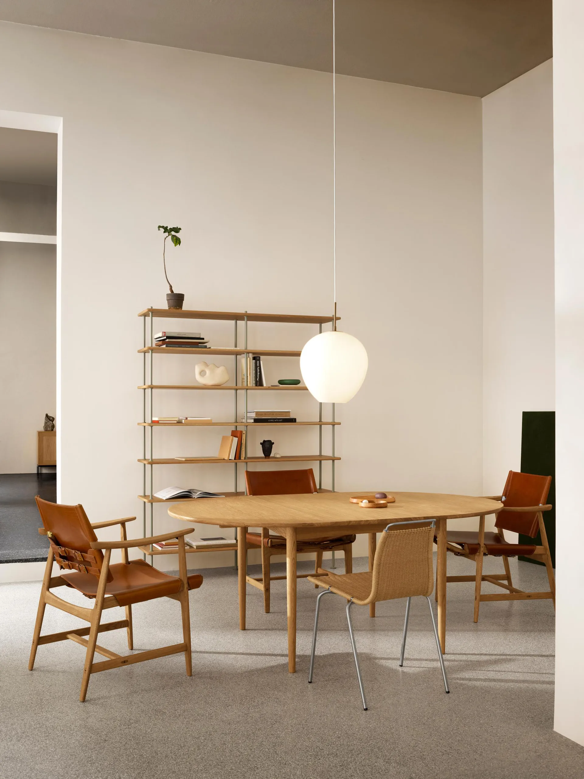  MT221 Tulip-lampan, Opalglas-mässing, Ø36 cm Carl Hansen & Søn