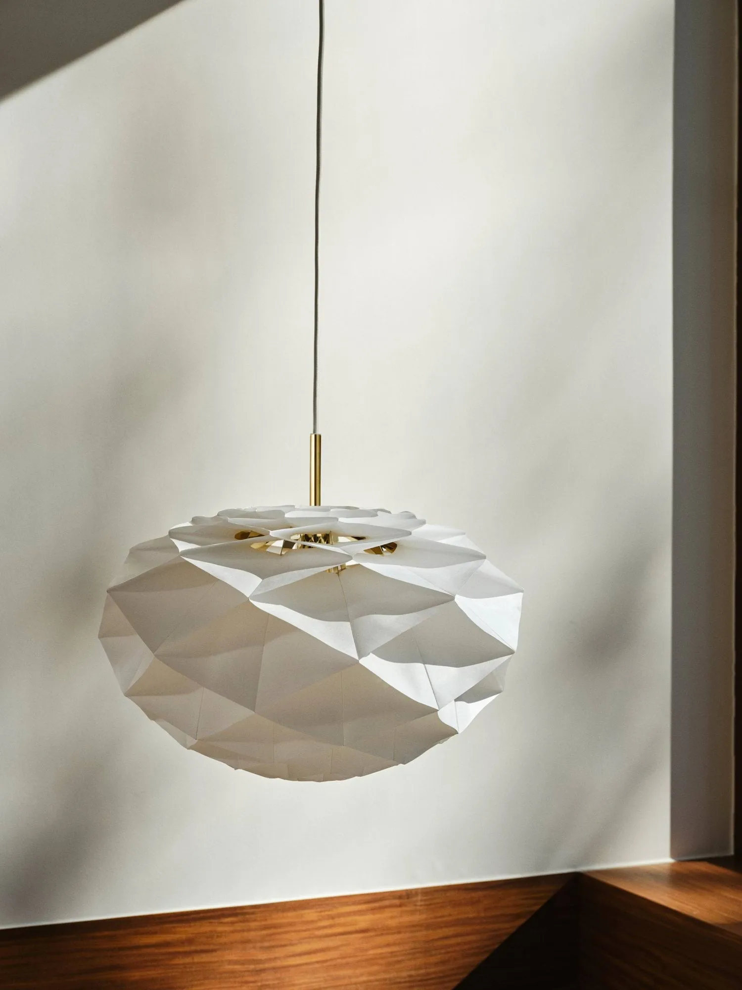 OS111 Begonya pendel, White-brass, Ø50 cm Carl Hansen & Søn